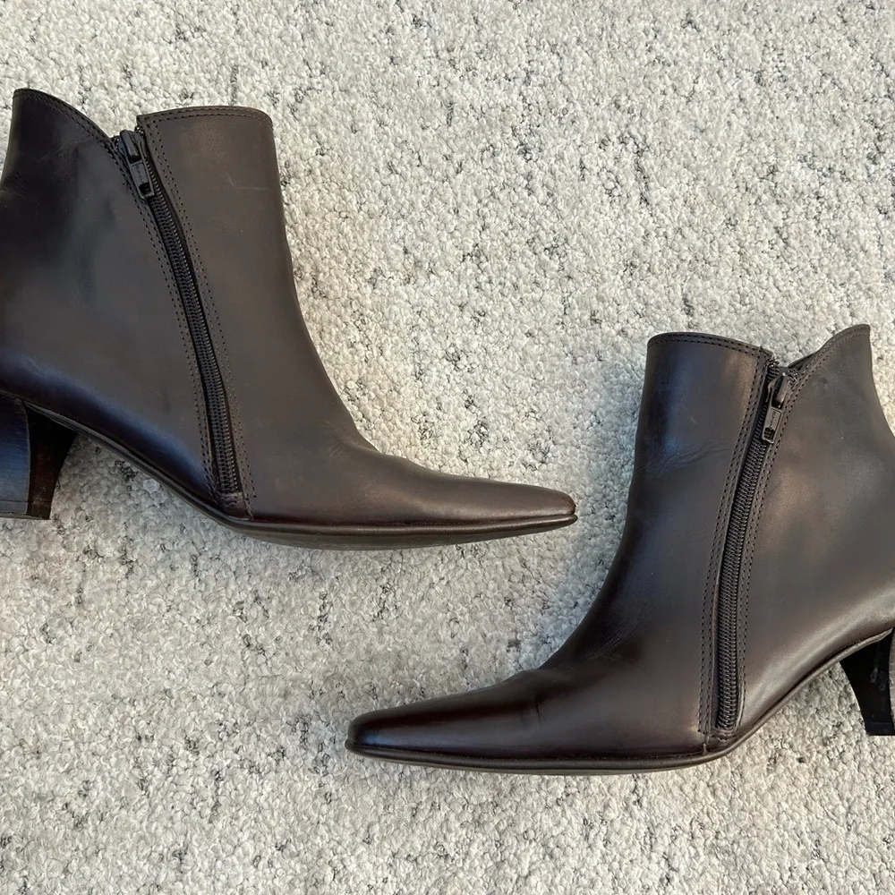 Amalfi by Rangoni leather 7.5 lux deep brown boots a symmetrical side zip - Picture 9 of 14